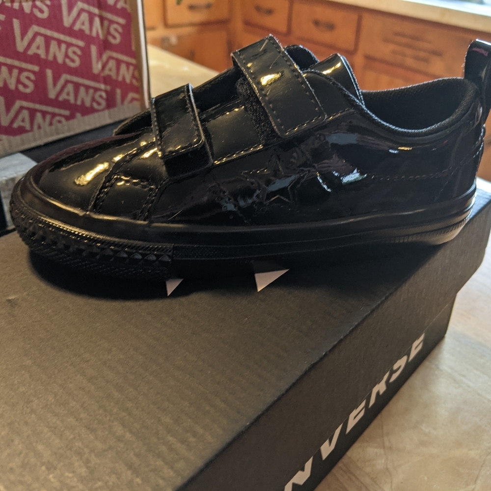 Converse shoes size 10 toddler